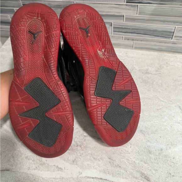 Air Jordan Mars 270 Boys 6Y Black and Red - Picture 7 of 8